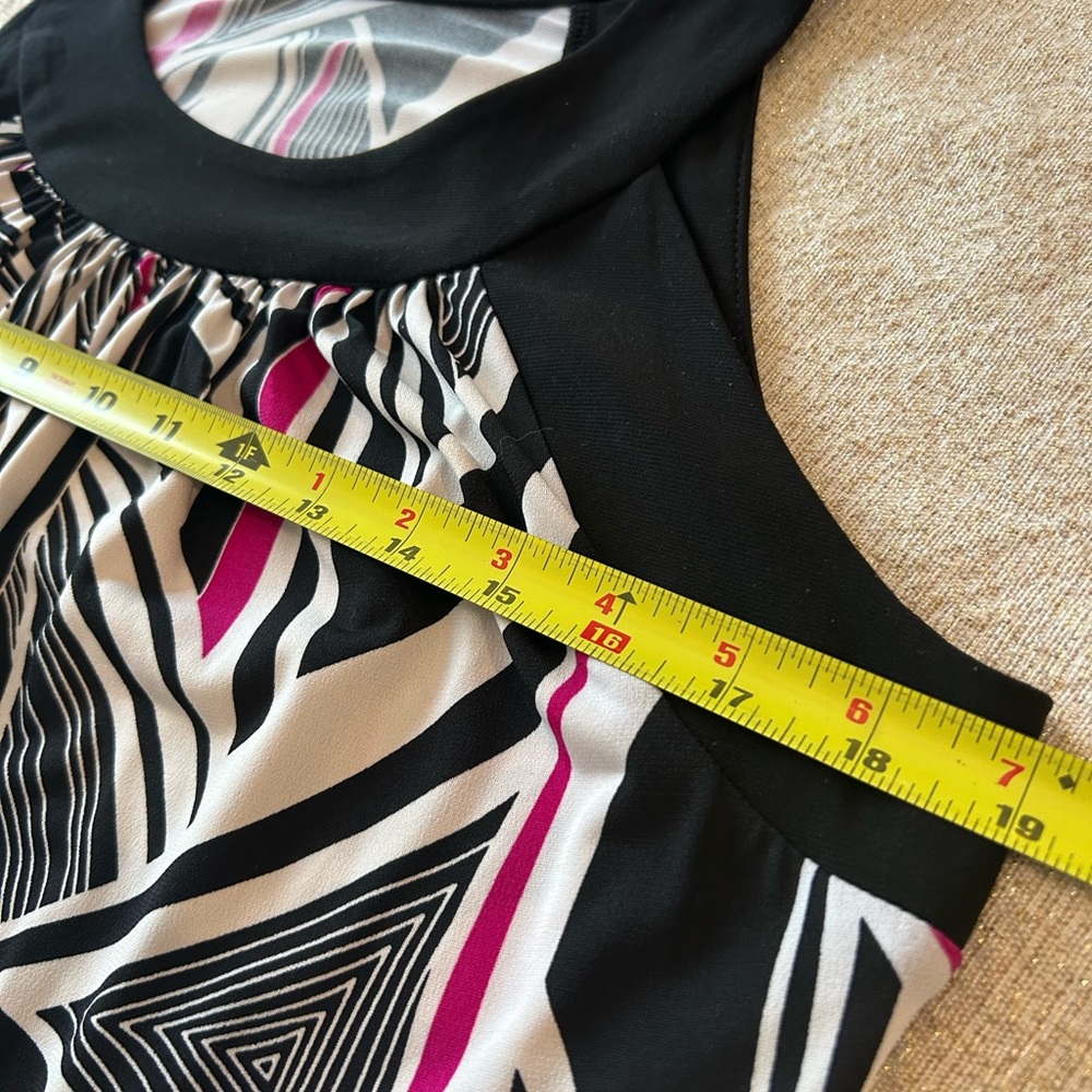 Tiana B Sleeveless Dress Midi Abstract Black & White with Splash of Pink EUC 10 - Picture 9 of 10